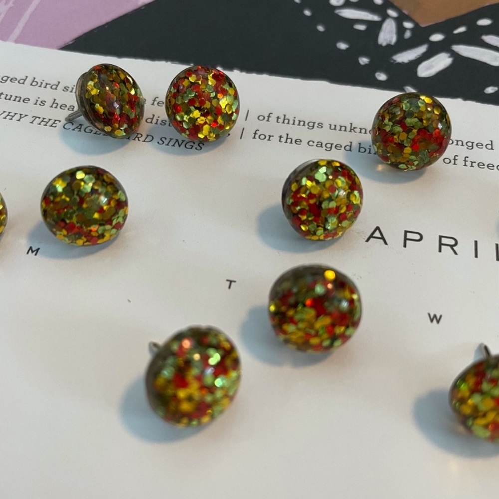Sparkle Gold and Red Push Pins